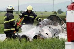 Pád malého letadla na Táborsku nepřežili dva lidé, stroj začal po nehodě hořet