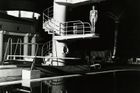Helmut Hewton: Skokanská věž, Old Beach Hotel, Monte Carlo, 1982, černobílá fotografie