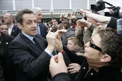 Francie má nový hit. Nadávajícího Sarkozyho