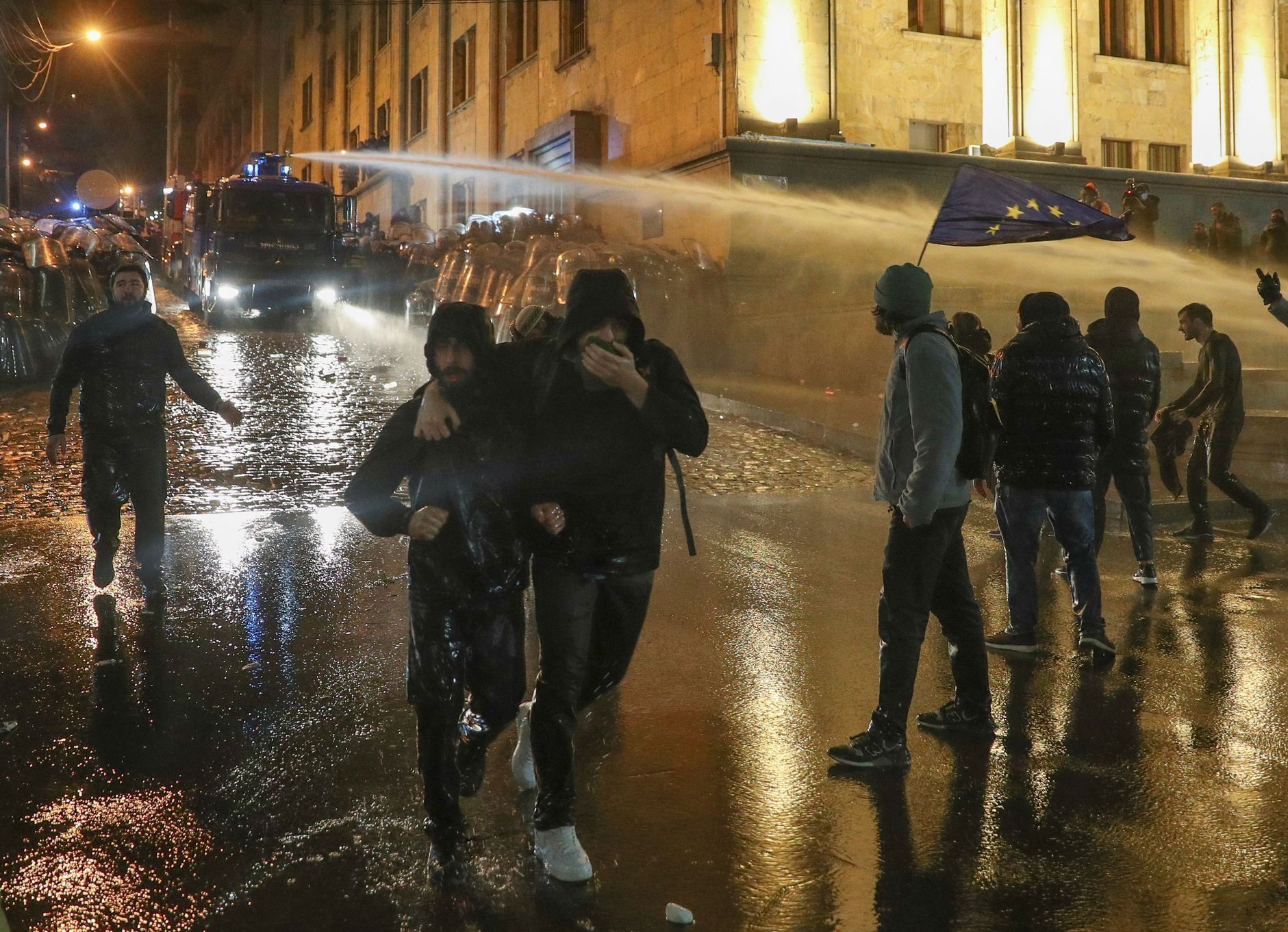 gruzie protesty evropská unie demonstrace vodní děla