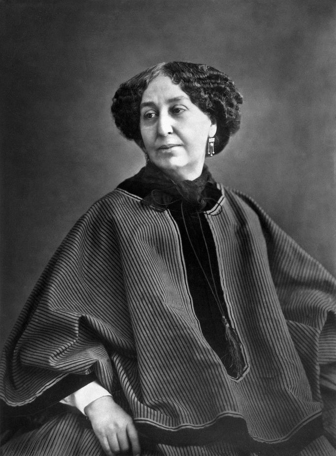 Emancipovaná spisovatelka George Sandová nebyla provokatérkou za každou cenu. Často se oblékala jako muž, ale při společenských příležitostech nosila dámské šaty.