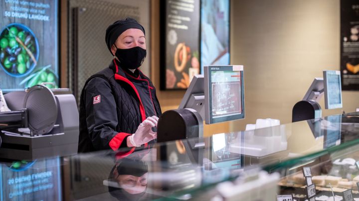 Řetězce rozdají prodavačům vysoké odměny. Někde jim poděkují i tím, že neotevřou; Zdroj foto: Kaufland