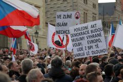 Chování českých politiků je nebezpečné. Je štěstí, že náš hlas v Evropě není moc silný
