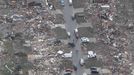 An aerial view of damage in a neighborhood in Moore, Oklahoma May 21, 2013, in the aftermath of a tornado which ravaged the suburb of Oklahoma City. Rescuers went building to building in search of victims and thousands of survivors were homeless on Tuesday, a day after a massive tornado tore through Moore, wiping out whole blocks of homes and killing at least 24 people. Seven children died at the school which took a direct hit in the deadliest tornado to hit the United States in two years. REUTERS/Rick Wilking (UNITED STATES - Tags: DISASTER) Published: Kvě. 21, 2013, 10:13 odp.