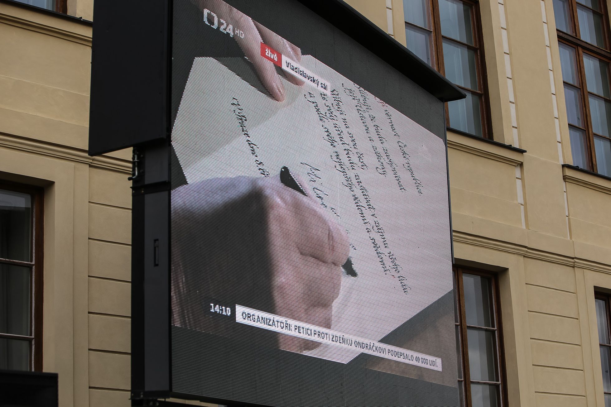 Inaugurace prezidenta Miloše Zemana - dění před Hradem, protesty i oslavy