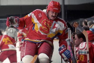 Hokejový obránce Jaroslav Šíma v roce 1994 při exhibičním utkání na oslavu jeho 50 let.