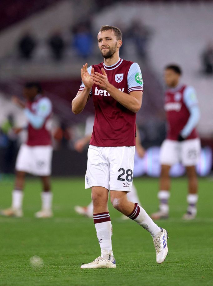 Soccer Football - Premier League - West Ham United v Wolverhampton Wanderers - London Stadium, London, Britain - December 9, 2024 West Ham United's Tomas Soucek celebrate