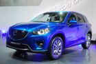 Mazda CX-5 skrývá v útrobách řadu moderních technologií. Design je už umírněnější než dříve.