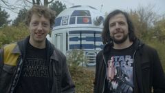 R2-D2 na Praze 2. Podívejte se, jak vznikala obří socha robota ze Star Wars