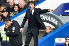 Zatímco Ital a trenér Chelsea Antonio Conte vedl svůj tým od postranní čáry, ...