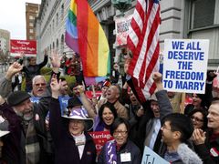 Vláda státu Washington homosexuální sňatky schválila.