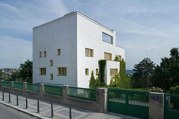 Vila Milady a Františka Müllerových v Praze, (1928-30), Adolf Loos  Architekt navrhl pro Františka Müllera nejen vilu, ale i koncepci uspořádání svažité zahrady.