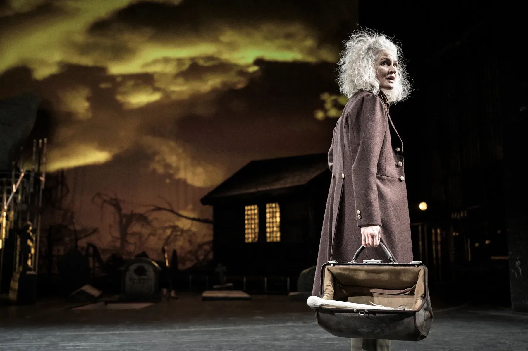 Monstrum plné lidskosti. Skvělý Frankenstein v Národním divadle působí jako zjevení