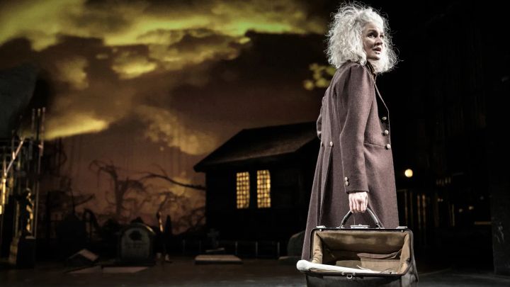 Monstrum plné lidskosti. Skvělý Frankenstein v Národním divadle působí jako zjevení; Zdroj foto: Petr Neubert