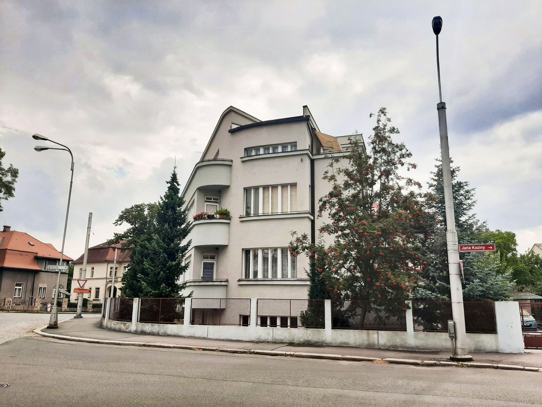 Hradec Králové, Orlické nábřeží, vily