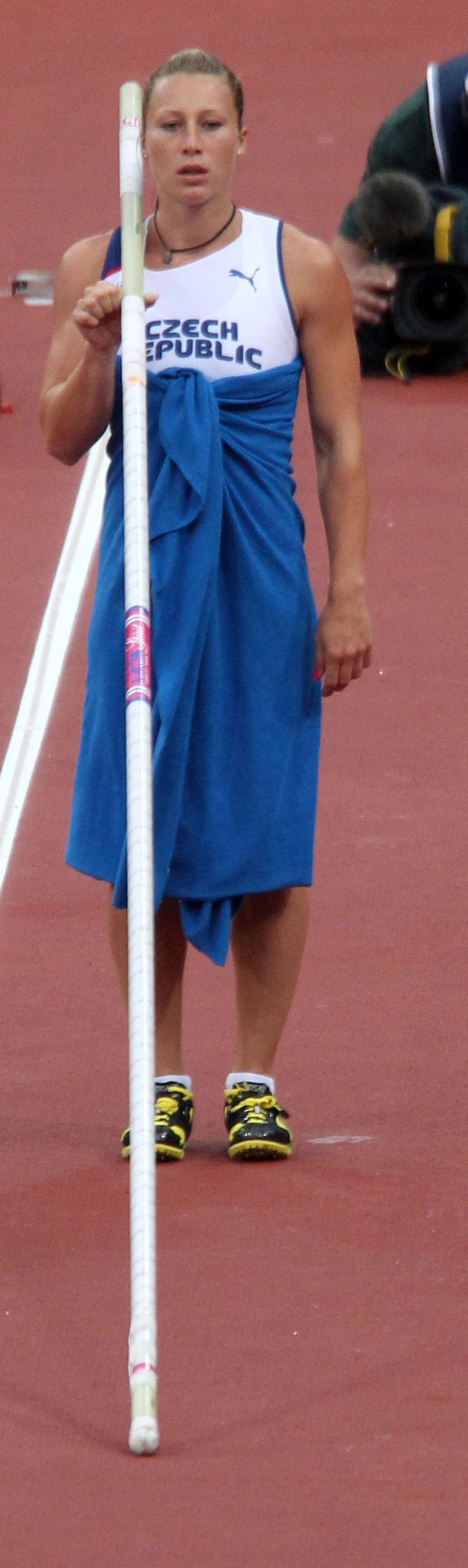 Tyčkařka Jiřina Ptáčníková ve finále OH 2012