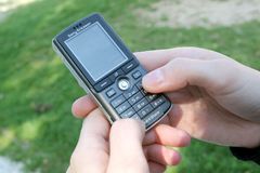 SMS a volání z Evropy od července zlevní