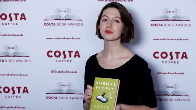 Jednou ze signatářek dopisu je irská spisovatelka Sally Rooney.