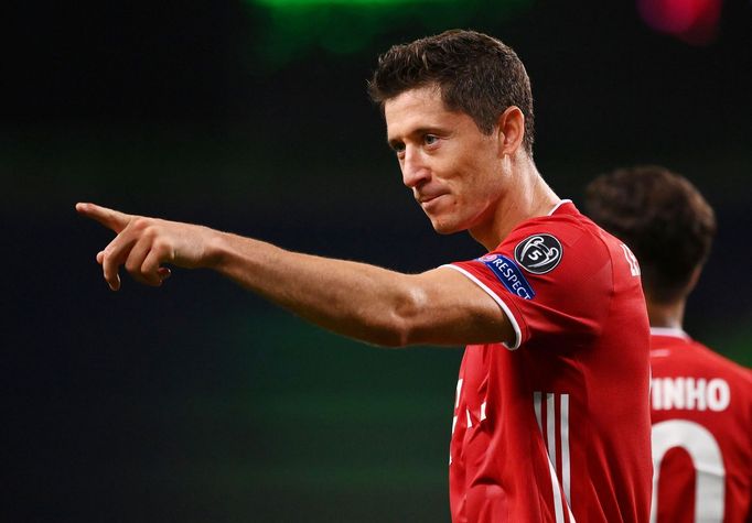 Robert Lewandowski slaví gól v semifinále LM Bayern - Lyon