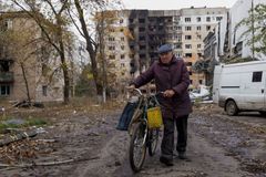 Rusové zničí i nás. Ukrajinci utíkají z okolí dobyté Avdijivky