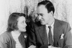 Uměl svahilsky, létal v RAF, vychoval pět dětí a napsal řadu knih. To byl Roald Dahl