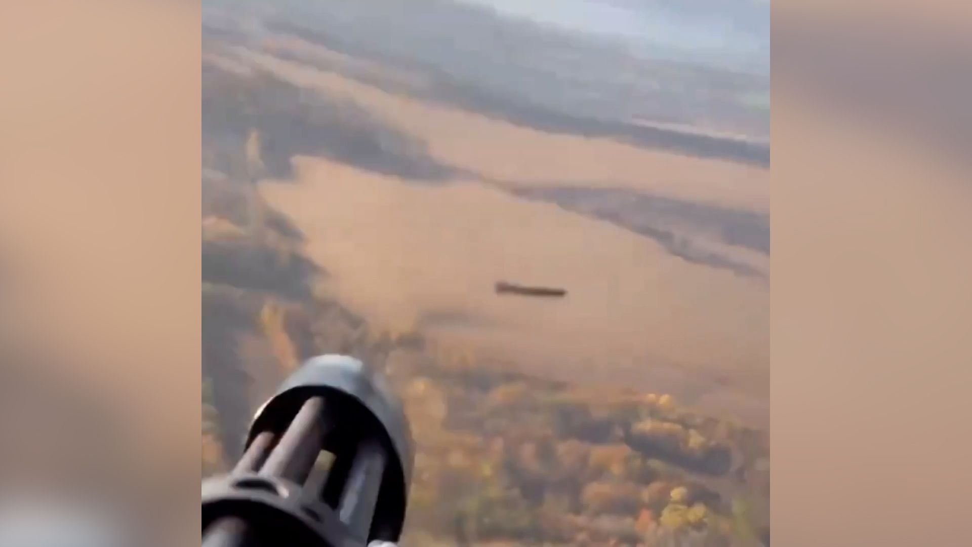 Ukrajinci sestřelili z vrtulníku ruský útočný dron Šahíd-136/Geran-2 s dlouhým doletem.