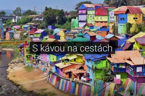 Stačilo chudinský slum přebarvit a z Duhové vesnice je hit sociálních sítí