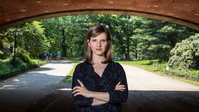 Tara Westoverová do školy poprvé vkročila jako sedmnáctiletá, dnes má doktorát z Trinity College a působí na Harvardu. Z její knihy Vzdělaná se stal bestseller.