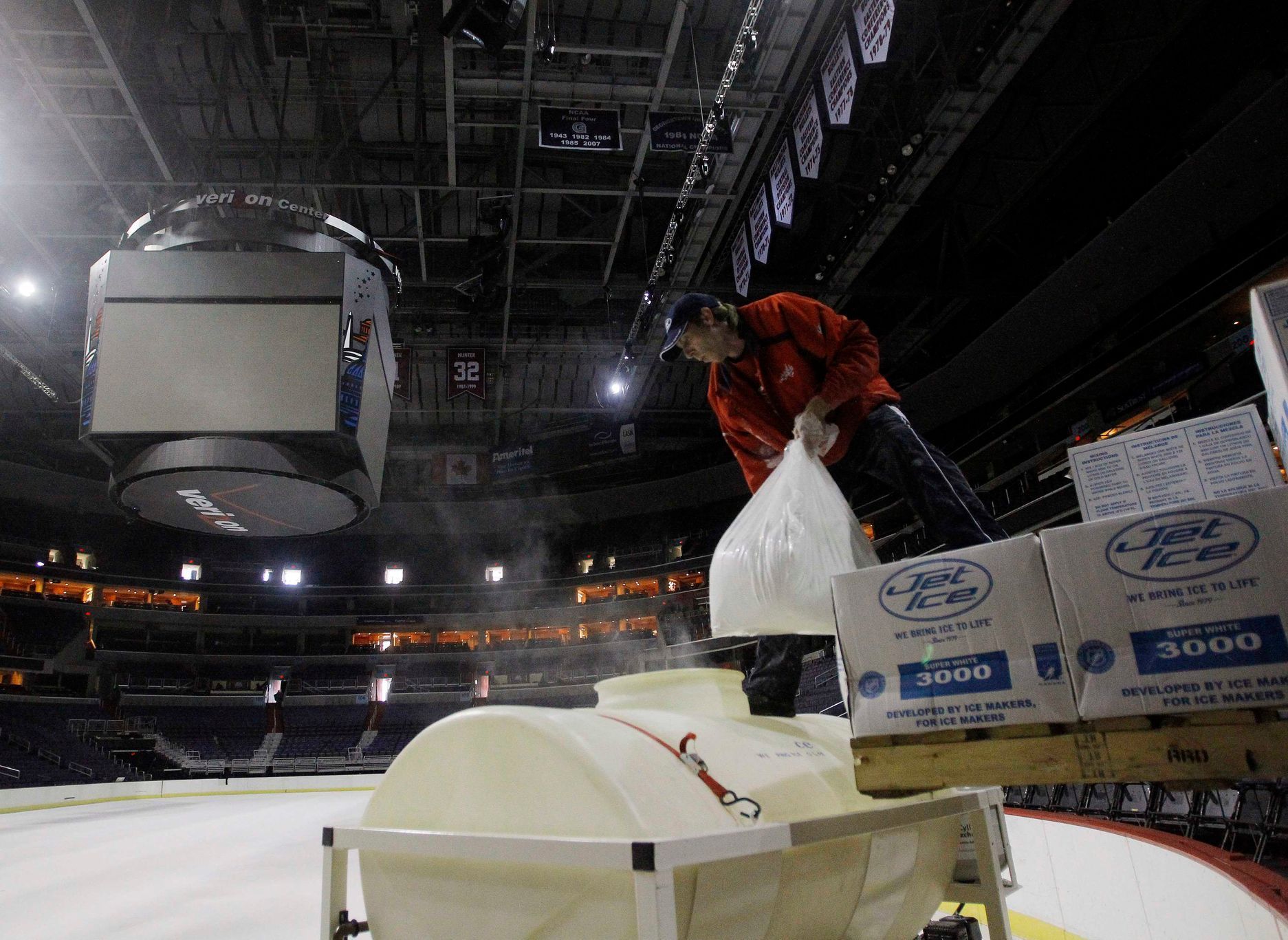 Před startem NHL: Výroba ledové plochy