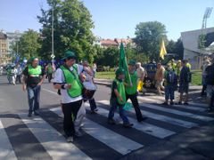 Odboráři se scházejí na demonstraci v Praze