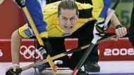Švédský skip během utkání olympijského turnaje v curlingu s Novým Zélandem.