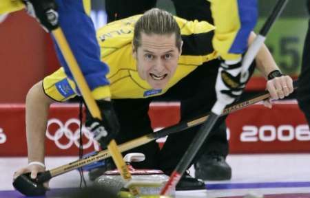 Švédský skip během utkání s Novým Zélandem