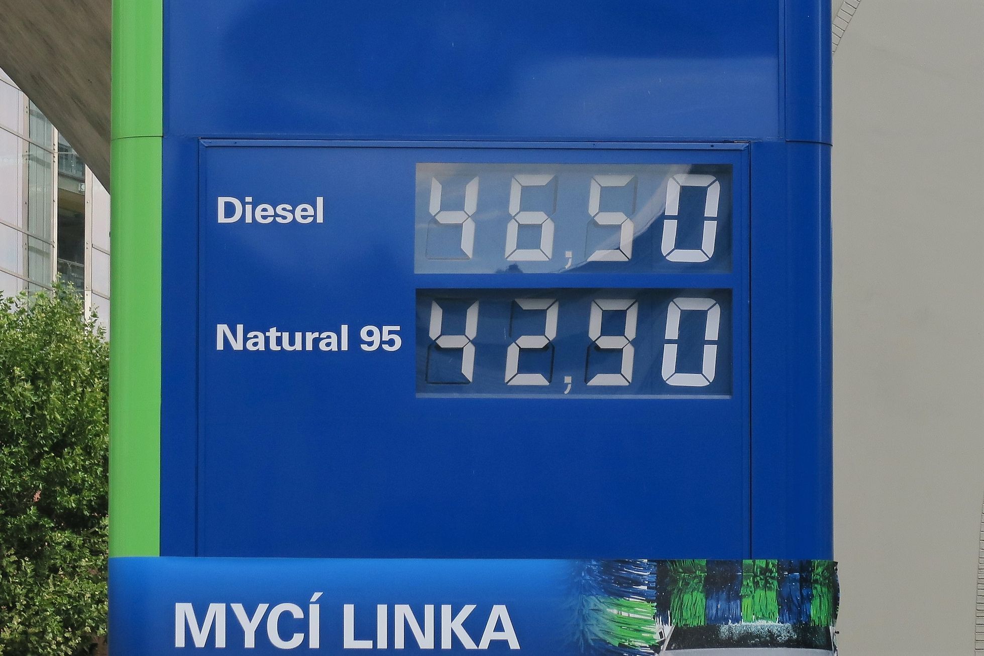 Cena nafty totem čerpací stanice