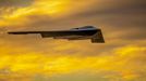 Northrop B-2 Spirit je strategický bombardér s technologií stealth, navržený pro dlouhý dolet a schopnost nést jaderné i konvenční zbraně. Poprvé vzlétl v roce 1989.