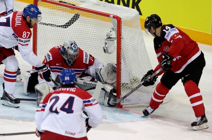 Canada's Jordan Eberle (R) wraps around a goal past goaltender Ondrej Pavelec of the Czech Republic (C) during their Ice Hockey World Championship game against Sweden at