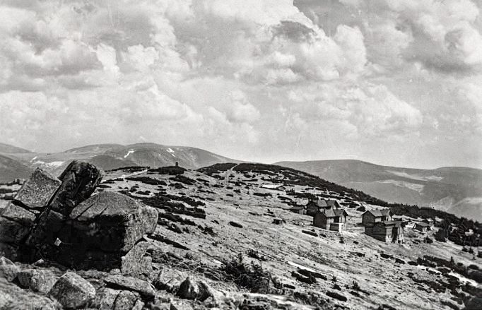 Jestřábí boudy v Krkonoších.  Nedatovaná fotografie