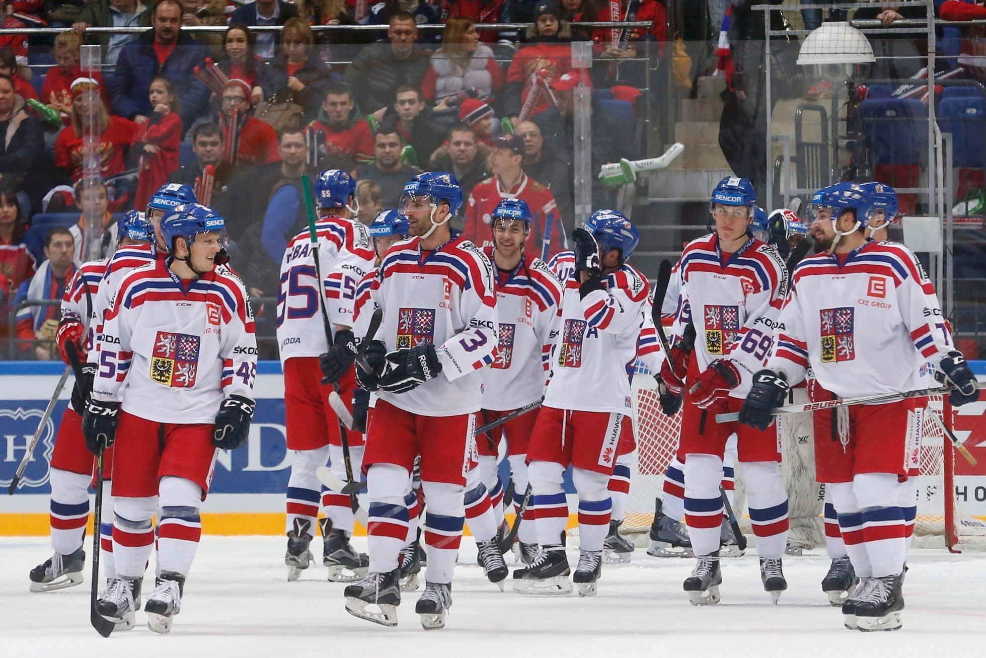 Čeští hokejisté po vítězství nad Ruskem na Channel One Cupu 2015