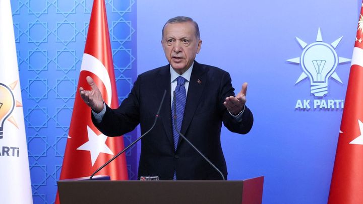 Do NATO vstoupíme v červenci. Erdogan buď ustoupí, nebo padne, tvrdí švédský poslanec