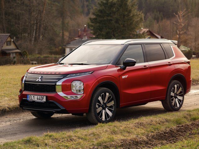 Mitsubishi Outlander PHEV 2025