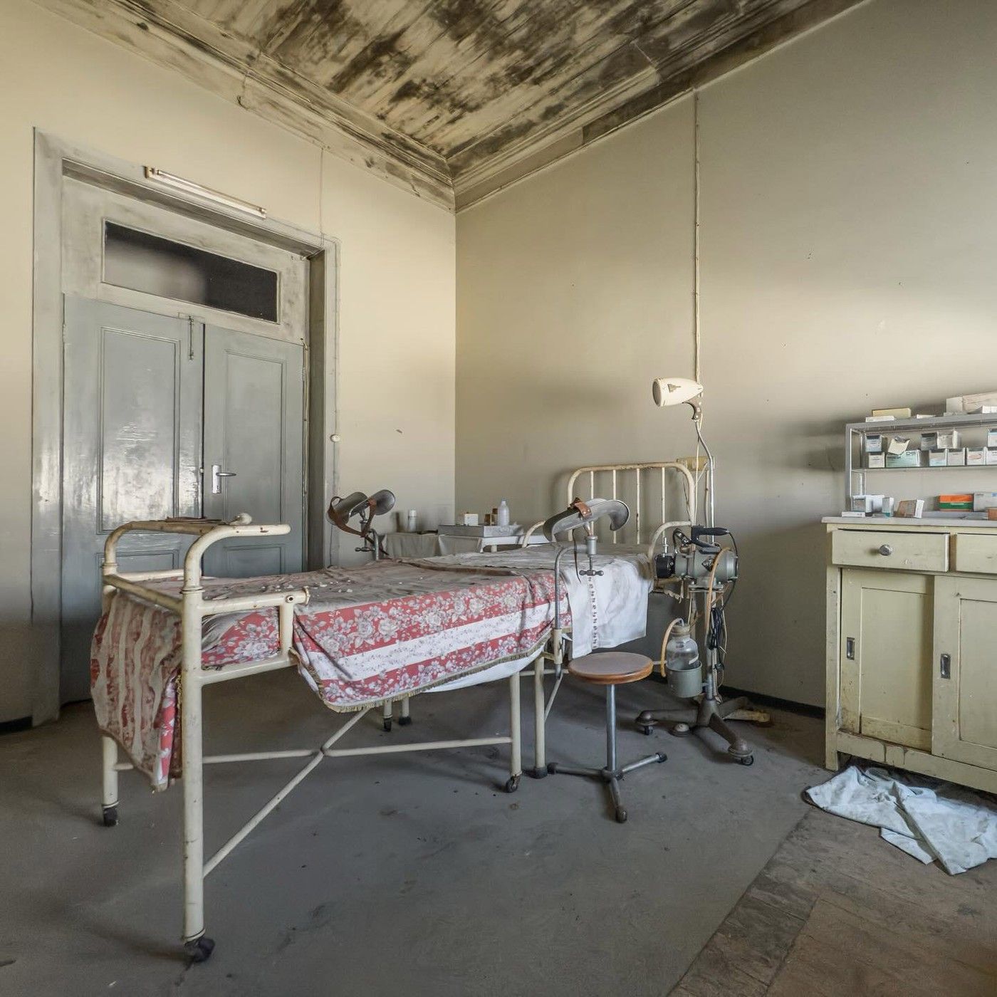 Hororové snímky z dvacet let opuštěné nemocnice