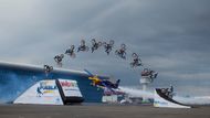 Freestyle motokrosař Petr Pilát bude jednou z velkých hvězd na jubilejním 20. ročníku FMX Gladiator Games. To, že si tohle označení zaslouží, dokázal český akrobat na motorce třeba tím, jak před lety přeskočil letící letadlo šampiona Red Bull Air Race Kirbyho Chamblisse.