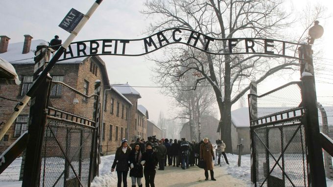 Brána do koncentračního tábora Osvětim.