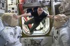 Jak vypadá mimozemský domov. Astronaut provedl kameru Mezinárodní vesmírnou stanicí