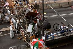 Policie v Hongkongu potřetí ničila barikády demonstrantů