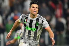 Ronaldo proměnil v nastavení penaltu a vyšvihl Juventus do čela tabulky