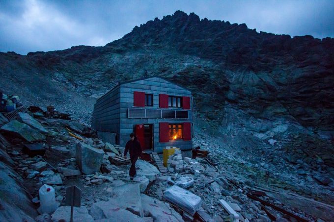 Zrekonstruovaná Chata pod Rysmi, nejvýše položená horská chata na Slovensku, Vysoké Tatry, 19. září 2012.