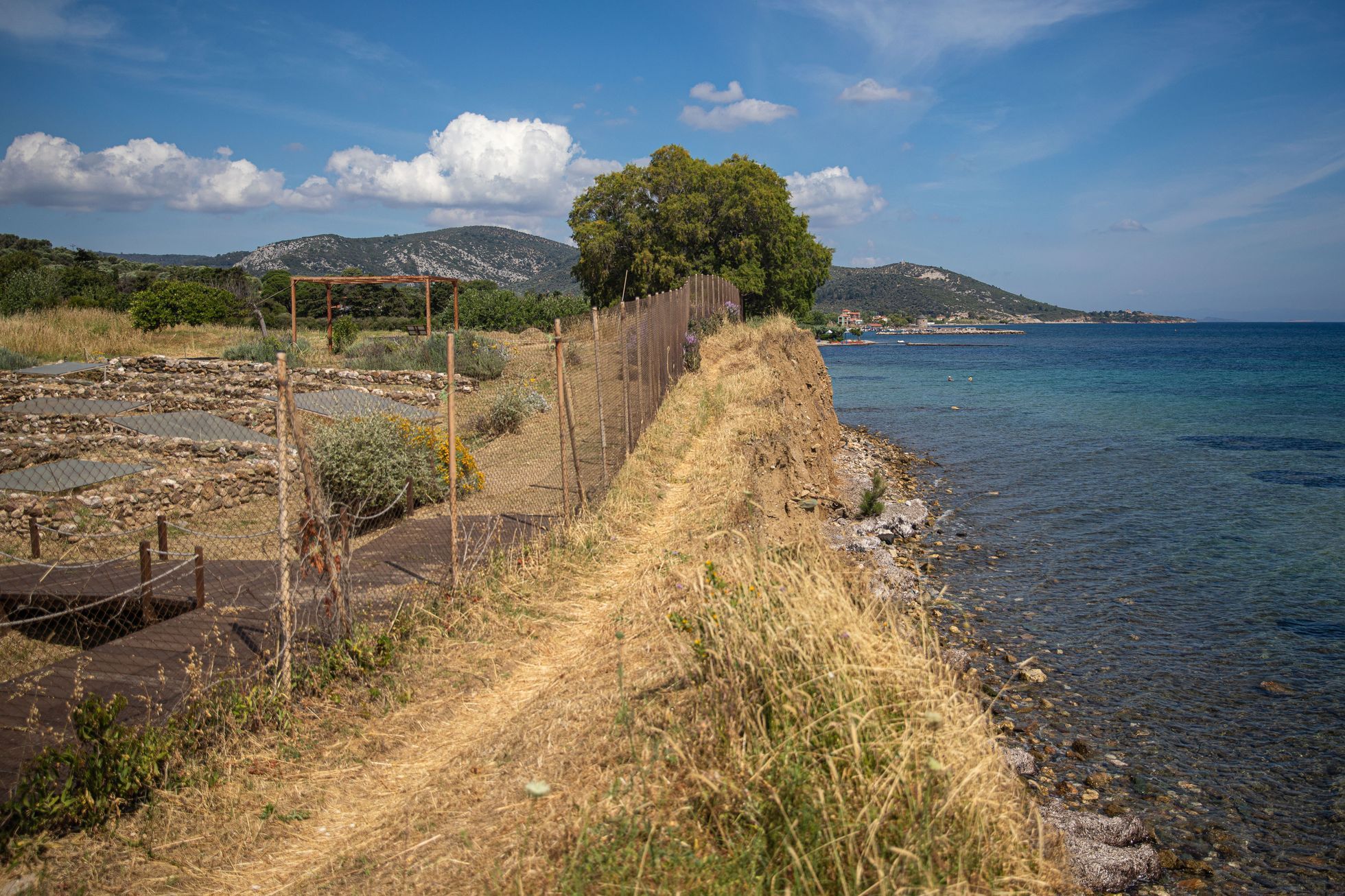 Lesbos turistické tipy, turismus, historie, antické památky, akvadukt, zkamenělý les UNESCO