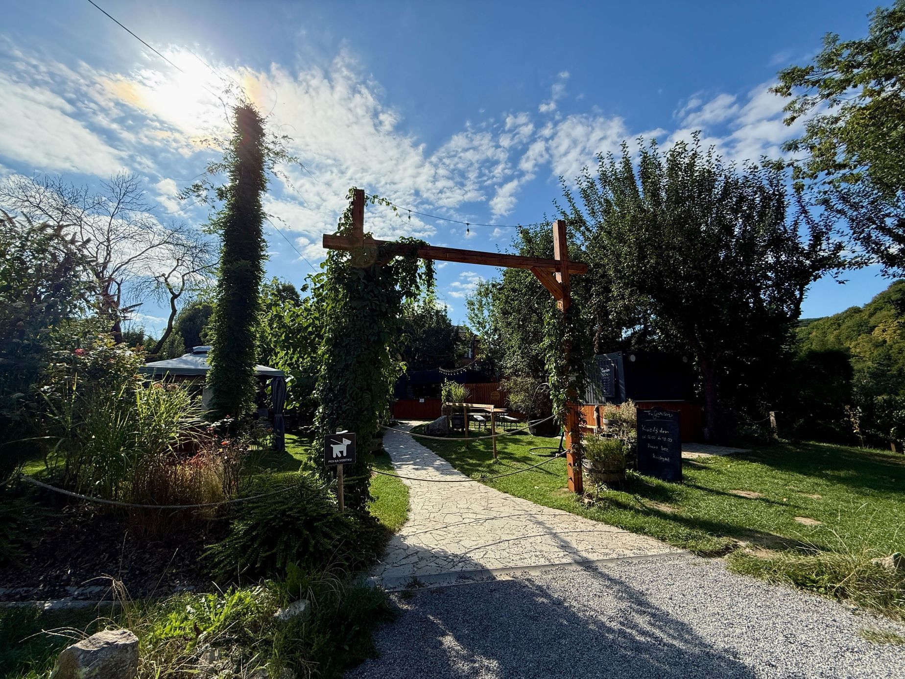 The Garden, bistro, jídlo, Srbsko, příroda, zahrada