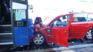 Nehoda si nevyžádala žádné ztráty na životech, nicméně tři lidé, včetně několikaměsíčního dítěte, utrpěli zranění.