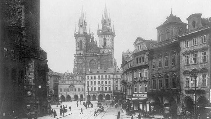 Hradčany bez věže, Prašnou bránu byste nepoznali. Tak se změnila Praha za 150 let